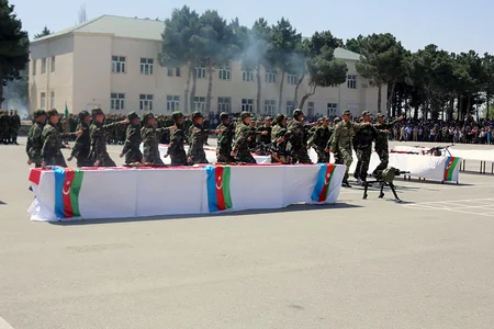 Müdafiə Nazirliyinin hərbi hissələrində andiçmə mərasimi keçirilib