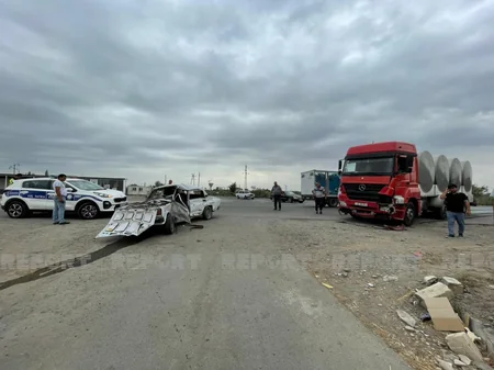 Kürdəmirdə yük və minik avtomobili toqquşub, ölən var