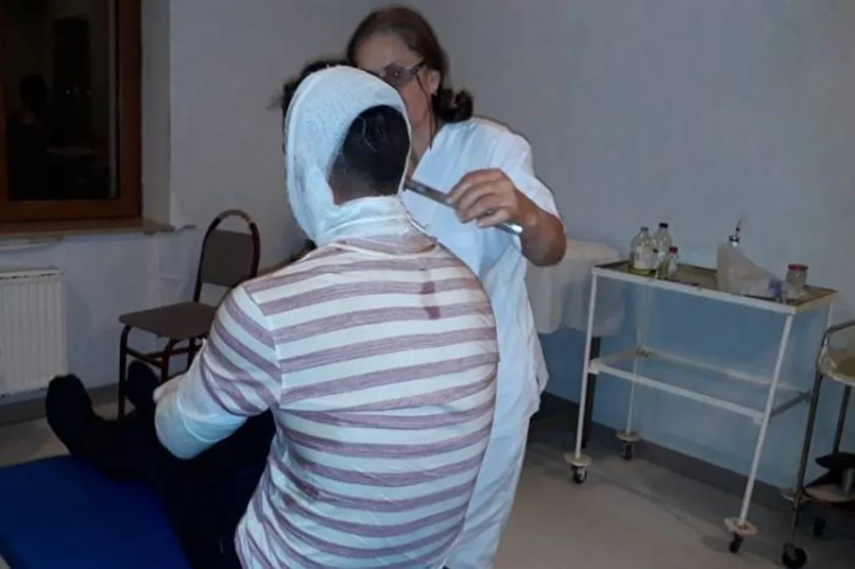 Hacıqabulda kişinin başına dəmir parçası düşdü, vəziyyəti ağırdır