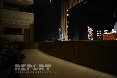 Fuad Poladov AzDramada son tamaşasına çıxıb