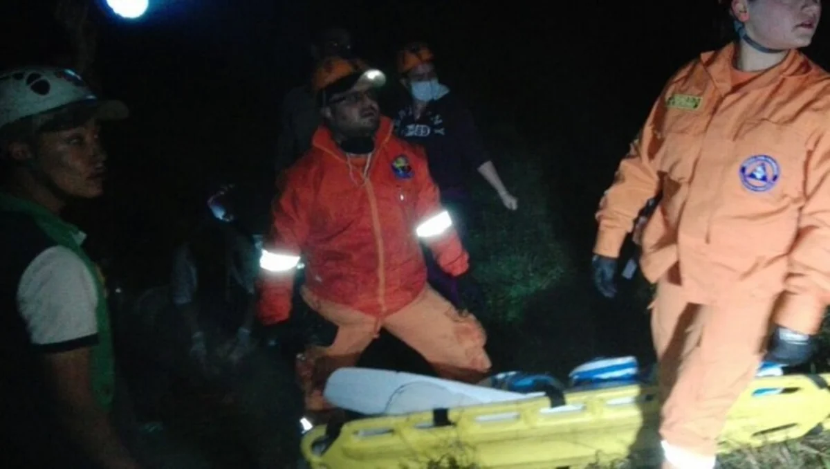 Police general: 6 survived, 75 killed in Columbian plane crash