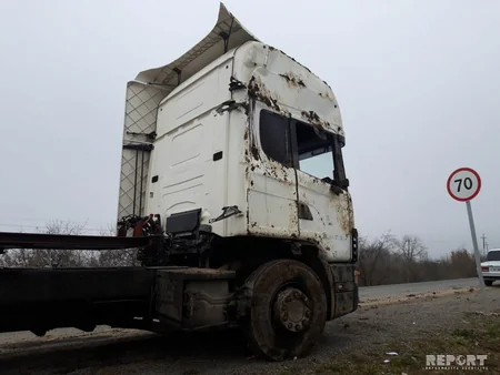 Ağcabədidə TIR-la minik maşını toqquşub, yaralanan var - FOTO