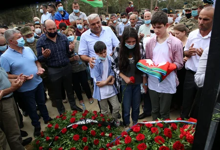 Zakir Həsənov şəhid generalla vida mərasimində iştirak edib