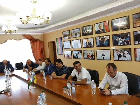 Azərbaycanın Ukraynadakı səfirliyində Bakıdan gedən bir qrup idman jurnalisti ilə görüş keçirilib