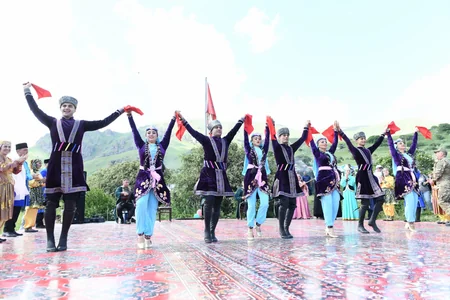 “Qərbi Azərbaycana qayıdış” festivalı bədii hissə ilə davam edib