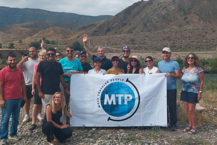 Группа международных путешественников посетила Худаферинский мост в Джебраиле