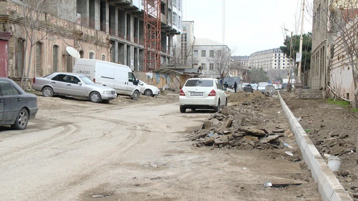 Yararsız vəziyyətdə olan Süleyman Vəzirov küçəsində təmirə başlanılıb - VİDEO