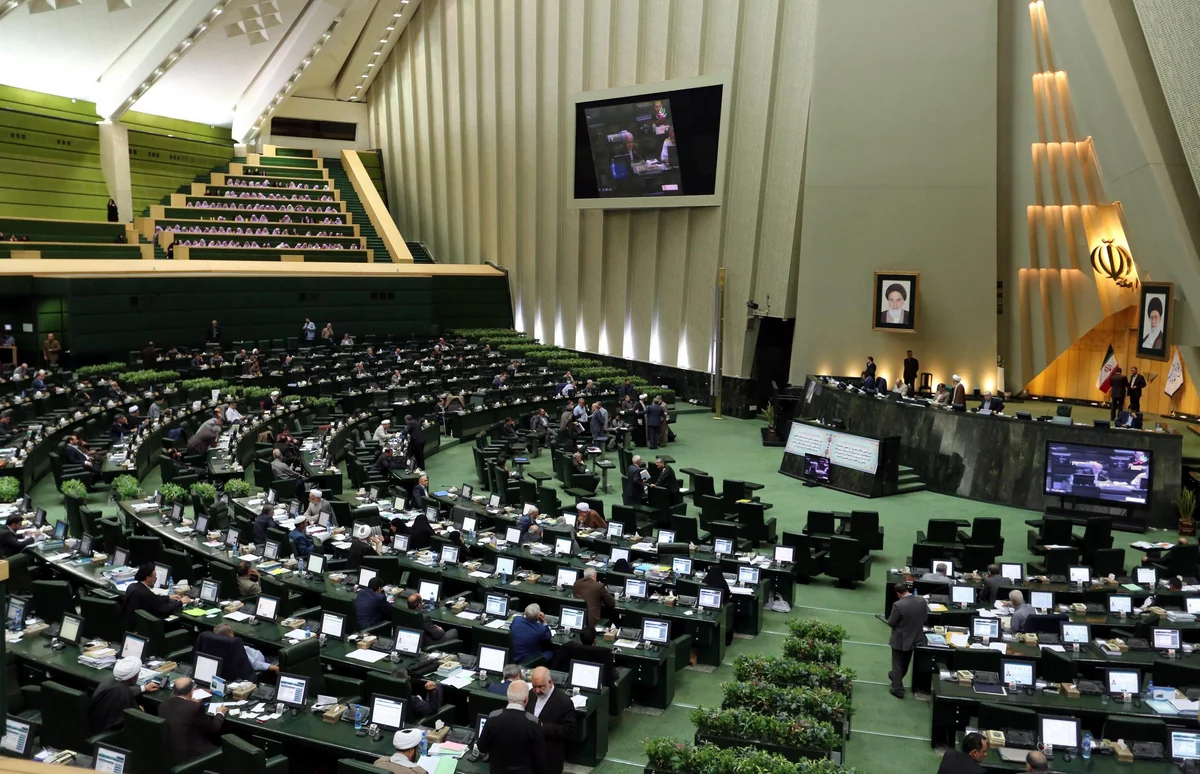 Заседание парламента в Тегеране проходит в обычном режиме