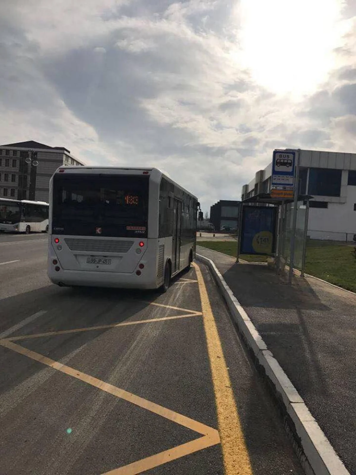 Bakıdakı marşrut xətlərindən birinin avtobusları yenilənib