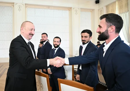 Президент Ильхам Алиев принял членов сборной Азербайджана по мини-футболу