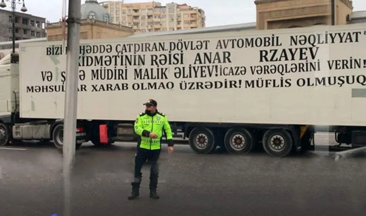 Bakıda yük maşınlarının yolu bağlamasına görə cinayət işi başlanılıb