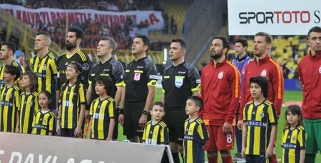 Фенербахче сыграл вничью с Галатасараем