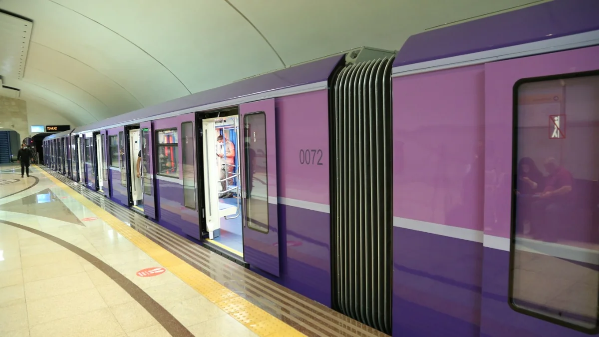 Bakı metrosunda pis qoxu səbəbindən sərnişinlər təxliyə edilib