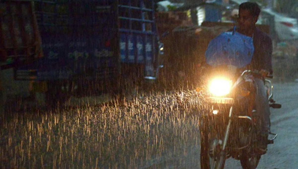 India: Violent monsoon rains kill 17