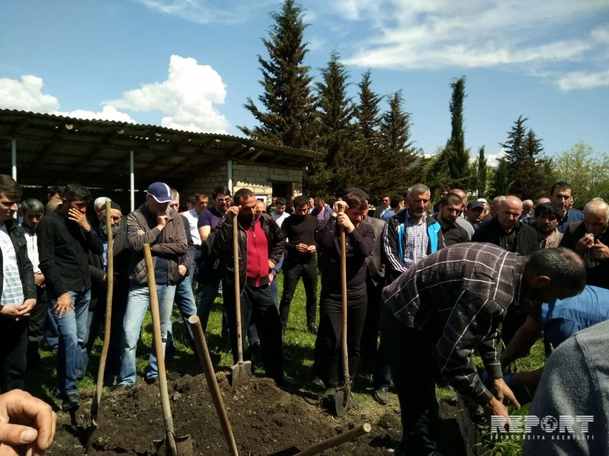 Qurban Qurbanovun anası dəfn edilib - FOTO
