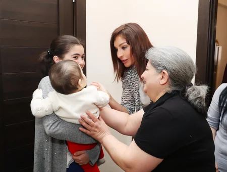 Birinci vitse-prezident məcburi köçkünlərlə görüşüb - VİDEO