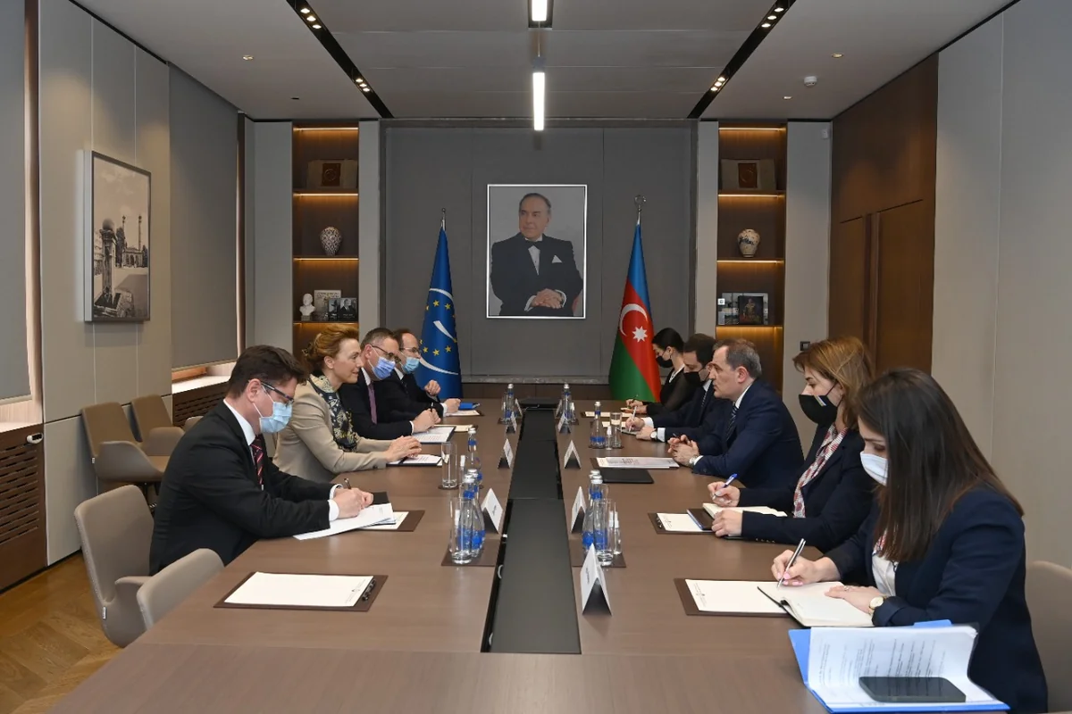 Ceyhun Bayramov Qarabağda aşkarlanan kütləvi məzarlıqlar barədə AŞ-ın Baş katibini məlumatlandırıb