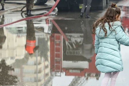 Bakıda biznes mərkəzində baş verən yanğın söndürülüb, 40 nəfər təxliyyə olunub - YENİLƏNİB - 2