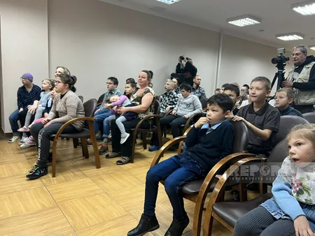 Heydər Əliyev Fondunun əməkdaşları Moskvada uşaq evində olub