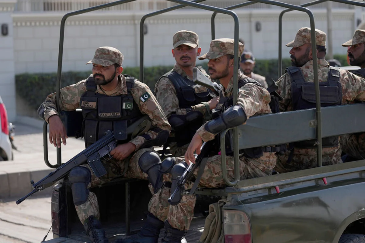 Pakistan Ordusu ölkənin cənub-qərbində iki terrorçunu zərərsizləşdirib