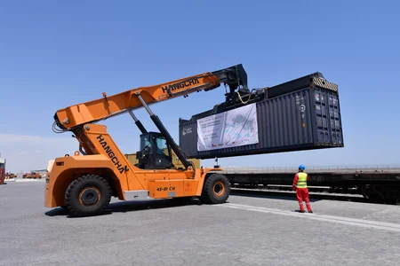 Çinin əsas sənaye mərkəzindən Avropaya Orta Dəhlizlə ilk blok qatar Bakı Limanından yola salınıb