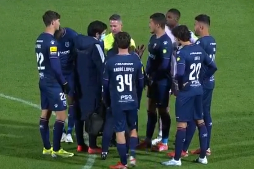 Portuqaliya klubu meydana 9 futbolçu ilə çıxıb, oyun yarımçıq dayandırılıb