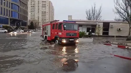FHN:  Yağıntılı hava şəraiti bir sıra fəsadlara yol açıb, bəzi əraziləri su basıb