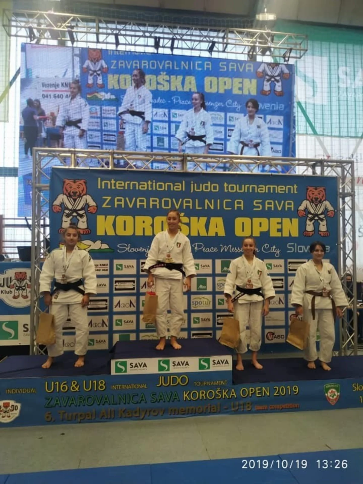 Azərbaycanın qadın cüdoçuları Sloveniyada 2 qızıl, 3 gümüş medal qazanıblar - FOTO