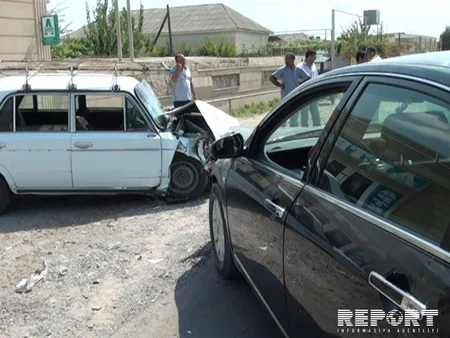 Salyanda xəstəxananın qarşısında qəza olub, yaralanan var - FOTO
