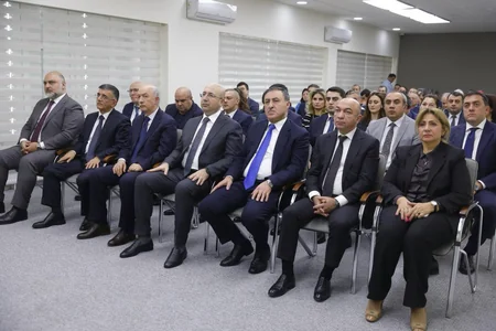Dövlət Şəhərsalma və Arxitektura Komitəsində Xocalı soyqırımı qurbanlarının xatirəsi anılıb