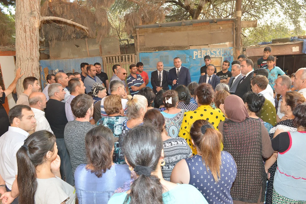 Dövlət Komitəsinin sədri Sahil qəsəbəsində məcburi köçkünlərlə görüşüb