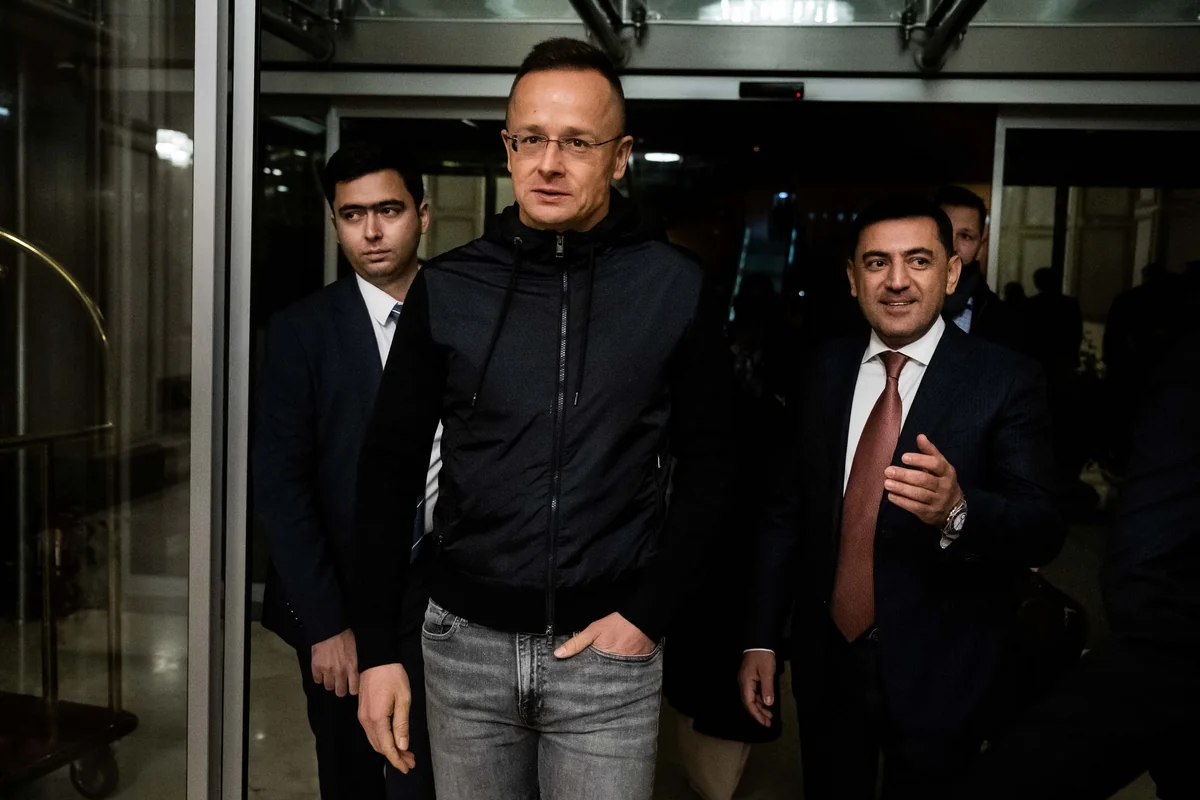 Macarıstanın xarici işlər nazirinın Azərbaycana səfəri başlayıb