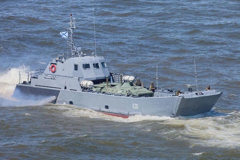 Krımda Rusiyanın iki desant kateri zərərsizləşdirilib