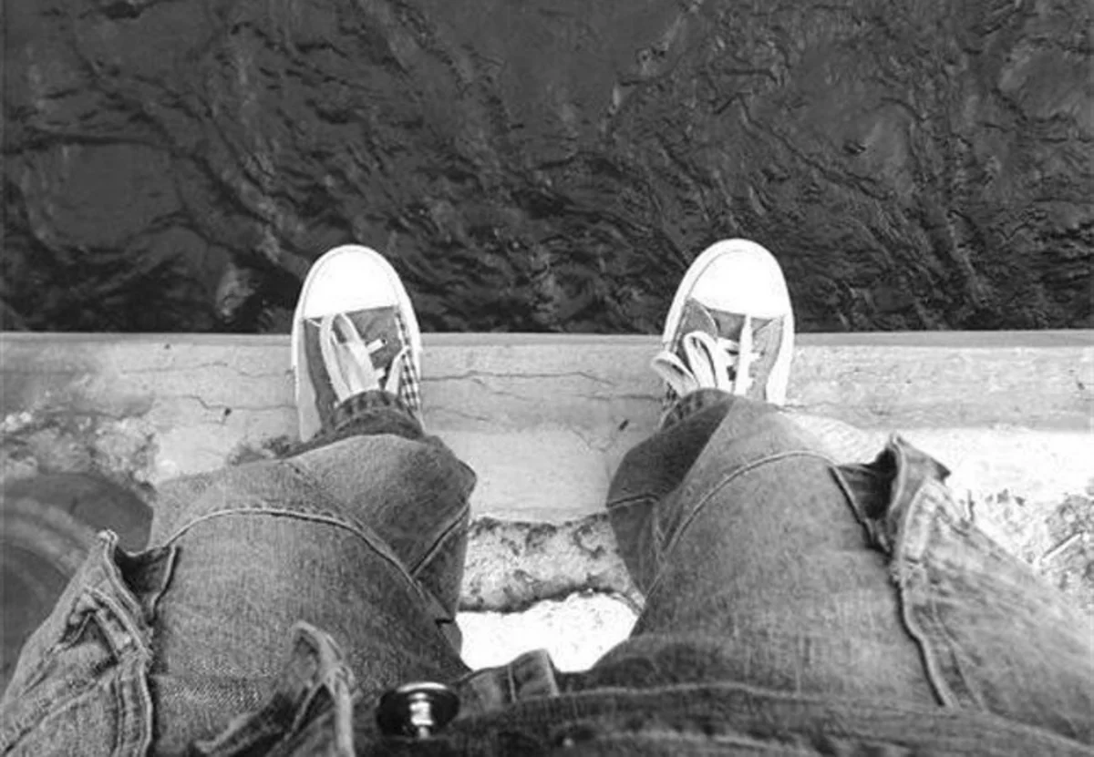 Bərdədə gənc oğlan özünü körpüdən atıb