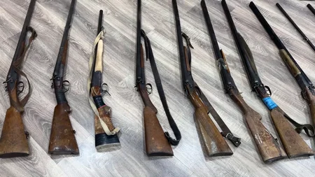 Gəncədə vətəndaşlar qanunsuz silahlarını polisə könüllü təhvil verib