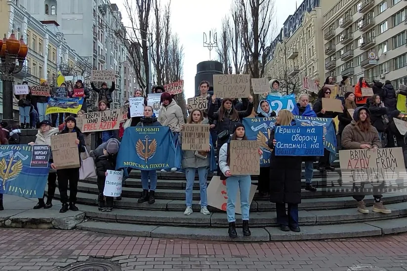 Акция в Киеве - от России требуют освободить пленных “Азовстали”