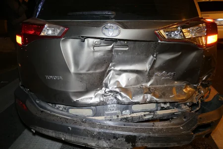 Bakıda yol qəzasına baxan sürücü özü qəza törədib, 1 nəfər yaralanıb - FOTO - VİDEO - YENİLƏNİB