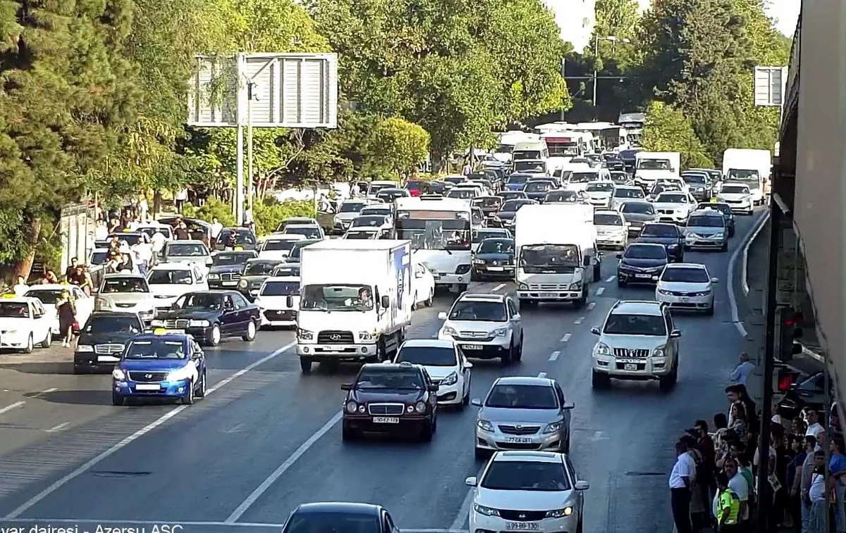 Bakıda nəqliyyatın sıxlığının müşahidə edildiyi yollar açıqlanıb