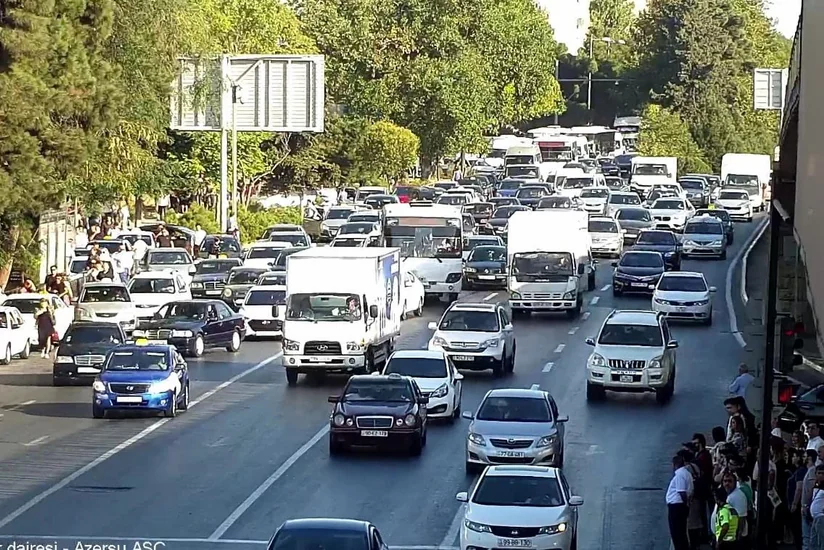 Bakıda nəqliyyatın sıxlığının müşahidə edildiyi yollar açıqlanıb