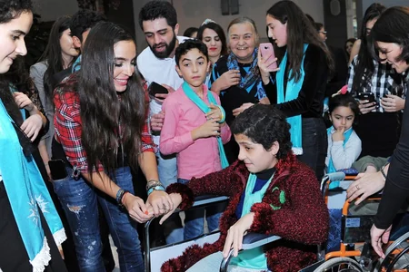 Leyla Əliyeva xüsusi qayğıya ehtiyacı olan uşaqlar üçün keçirilən şənlikdə iştirak edib