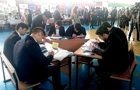 Əmək yarmarkasında tələbə və məzunlara 630 boş iş yeri təklif olunub