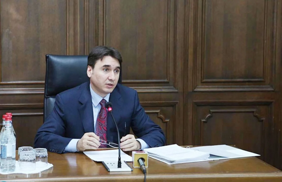 Временный премьер Армении отправился в Москву для консультаций