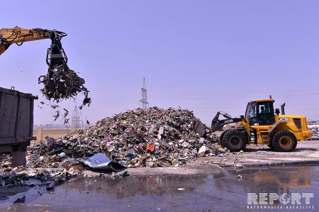 Bakıda 5-10 min manatlıq brend məhsullar niyə yandırılır? - REPORTAJ