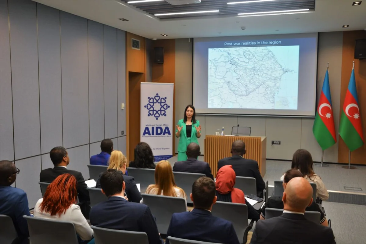 Leyla Abdullayeva bir qrup diplomatla görüşüb