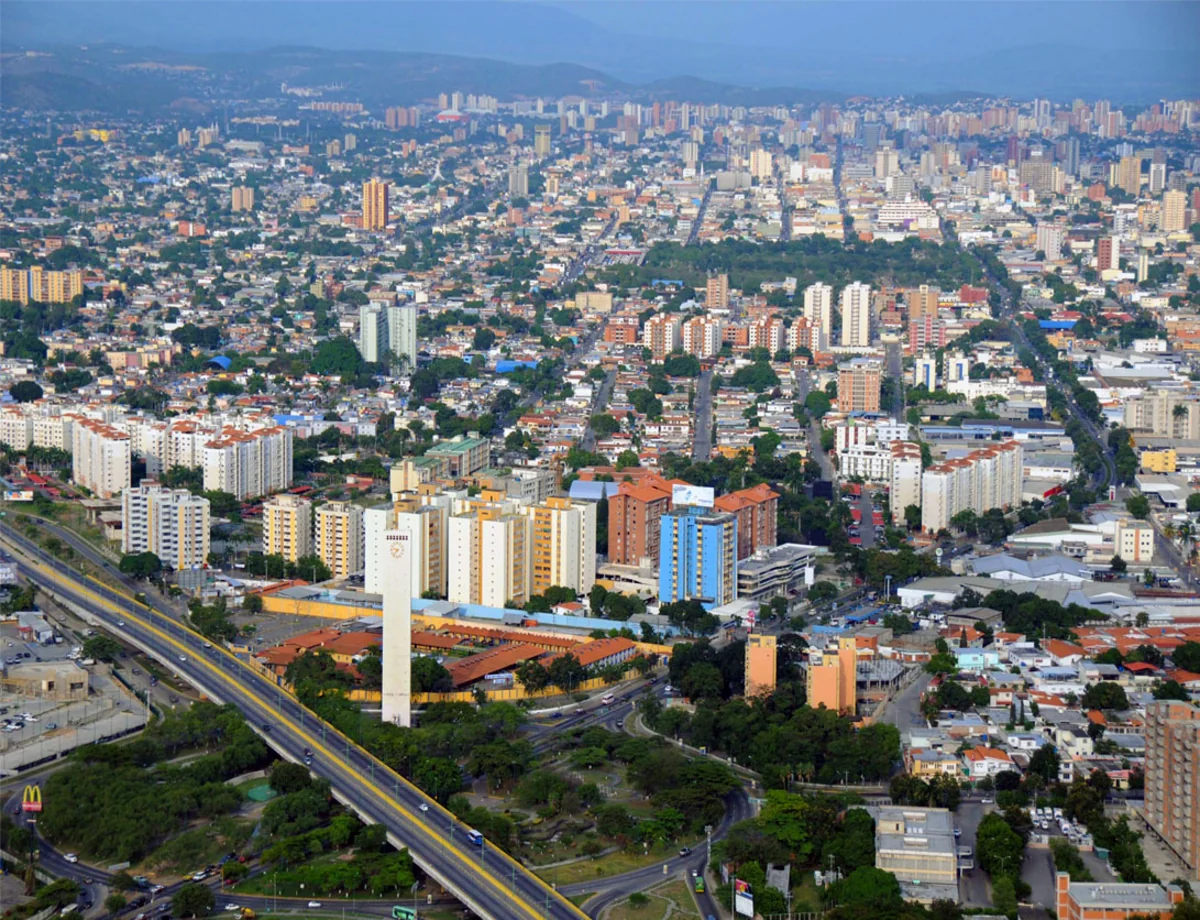 Venesuelada maskalı şəxslər xəstəxanaya hücum edib