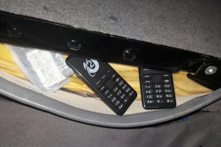 Azərbaycan gömrükçüləri 36 ədəd mobil telefon müsadirə edib