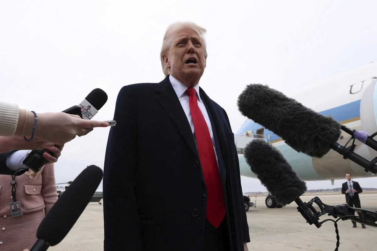 Tramp ABŞ-də fövqəladə vəziyyət elan edib