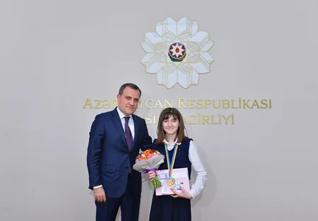 Təhsil naziri Avropa Olimpiadasının tarixində ən gənc qalib olan məktəbli ilə görüşüb