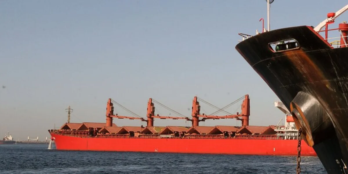 Empty Malta-flagged bulk carrier hit by missile off Yemen