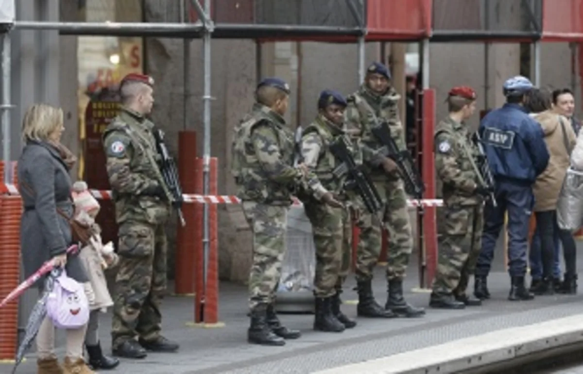 В Ницце введен высший уровень террористической тревоги после нападения на военных